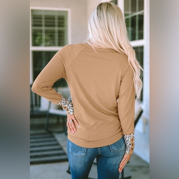 Roaring Style Women’s Rib T-Shirt - Picture 2 of 5